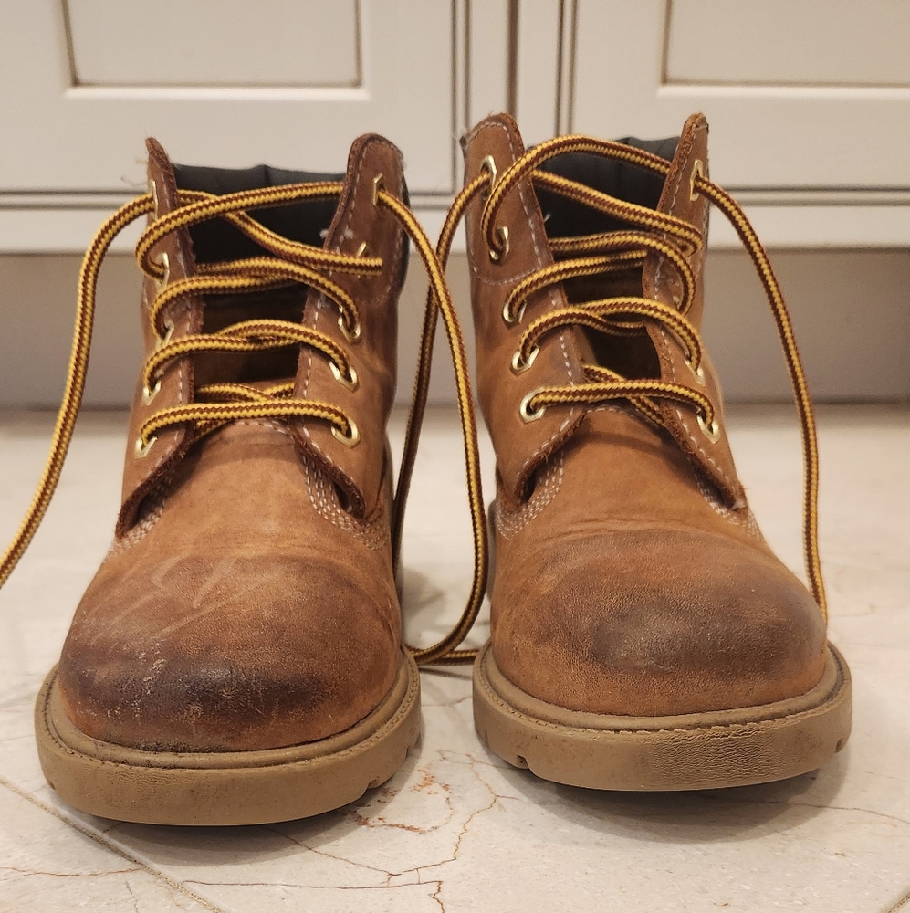 Kids 13.5 Timberland boot